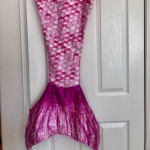 🆕 Gift Furlined Pink Satin Mermaid Lounge Tail 🎁
